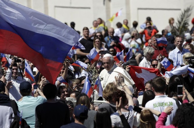 Pope on Palm Sunday decries suffering from war, terrorism