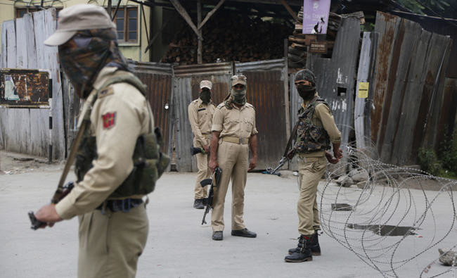 Gunbattle kills 4 rebels, 3 Indian soldiers in Kashmir