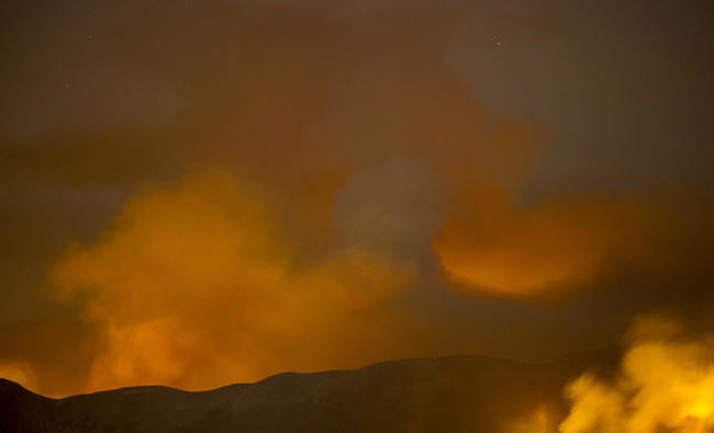 Forest fires rage in sweltering California