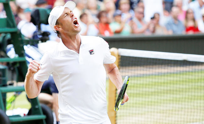 Querrey stuns Wimbledon defending champion Murray; Djokovic out; Federer wins