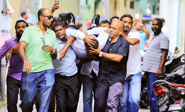 Security forces shut Maldives Parliament, leading to clashes