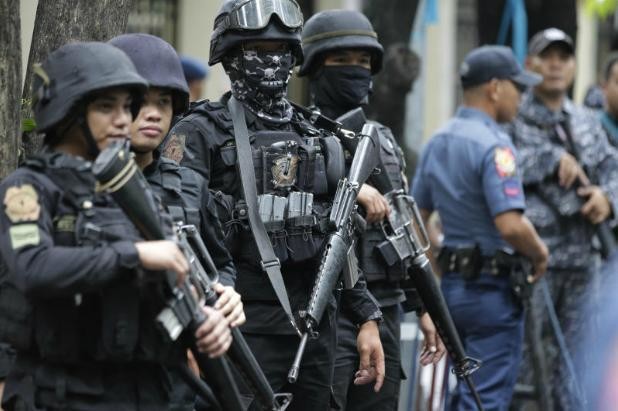 Philippine troops capture key bridge near Marawi militants