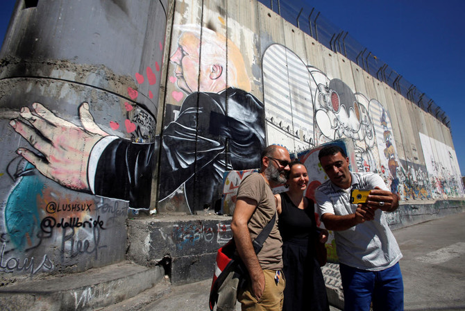 Bethlehem graffiti lampoons Trump embrace of Israeli wall