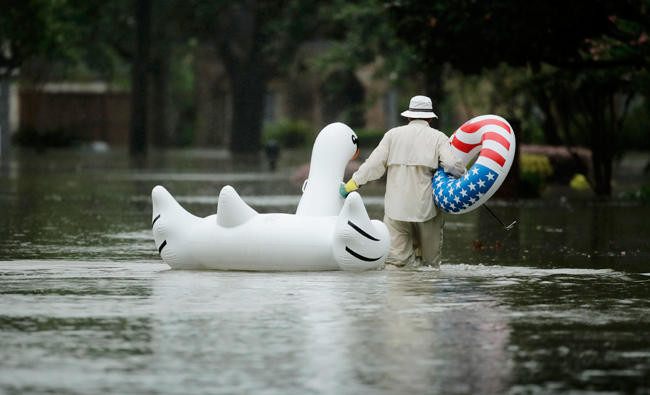 Trump praises spirit of Texans as they cope with Harvey