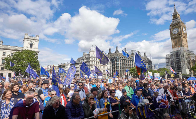 Thousands rally in London to protest Brexit plan