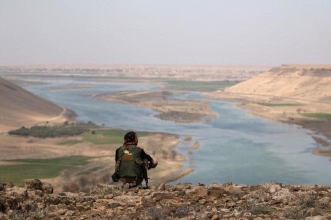 Syria troops closer to besieging Daesh after crossing key river