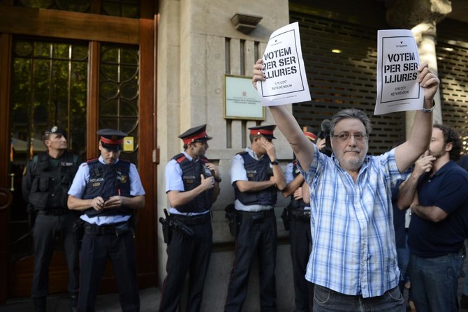 Spanish police detain Catalan official in referendum row