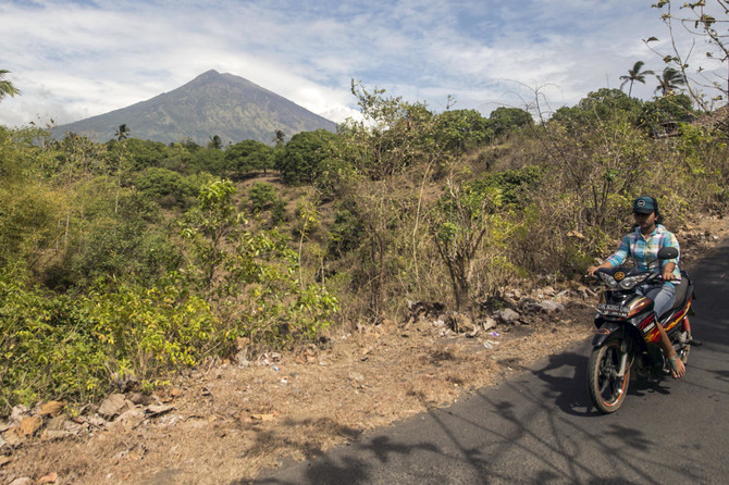 Nearly 50,000 flee amid fears of Bali volcanic eruption