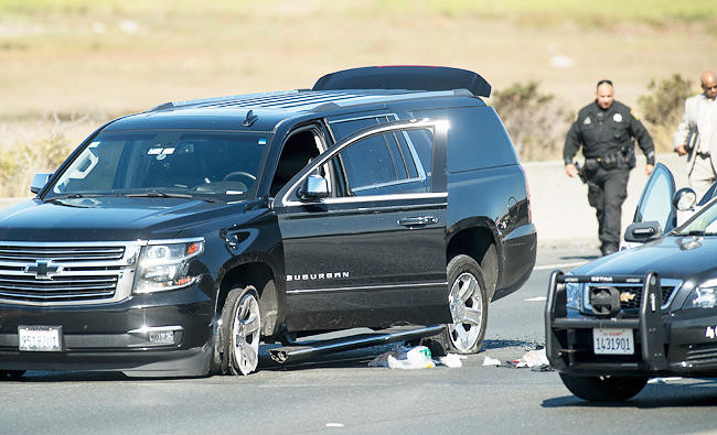 Suspect shot in standoff with officers on California freeway