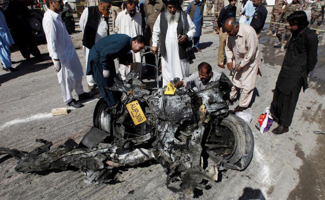 Pakistani Taliban suicide bomber rams police truck, kills 7