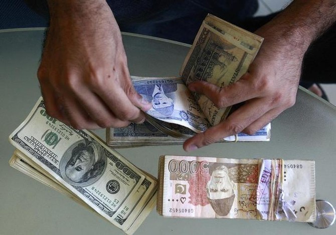 Pakistan currency plunge stokes inflation fears