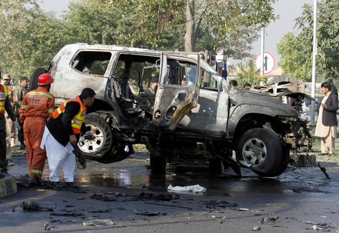 10 killed, 17 hurt in road accident in central Pakistan