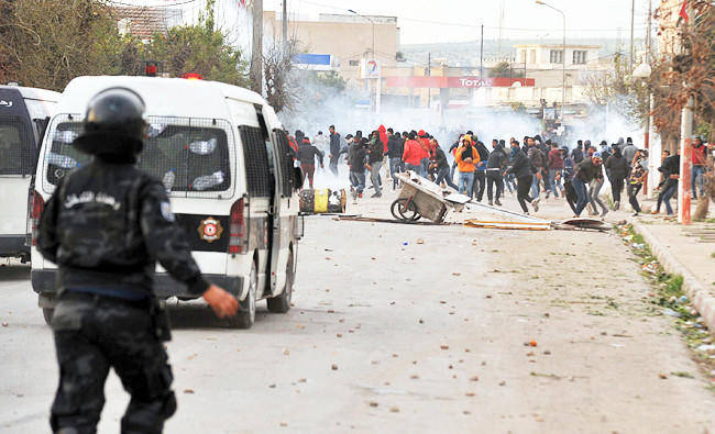 Violence over price hike jolts Tunisia