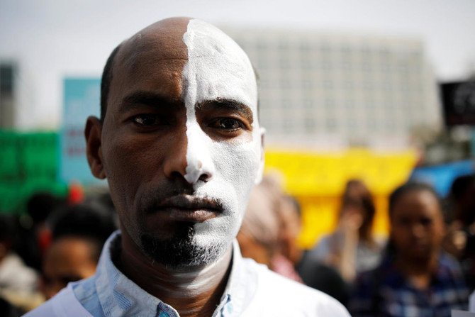 Thousands of African migrants protest Israel deportations