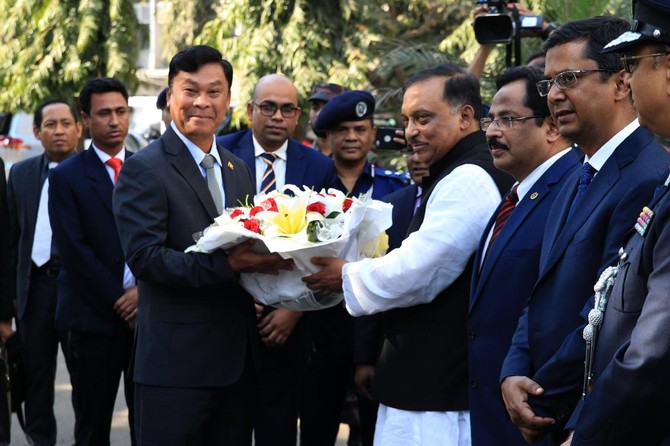 Bangladesh and Myanmar meet over stranded Rohingya