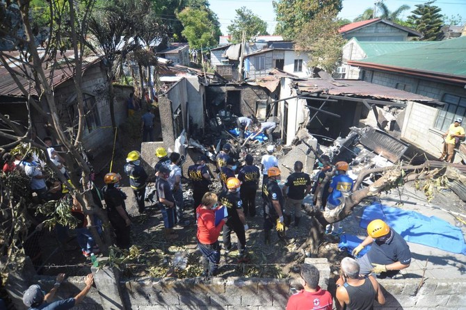 9 dead as small plane slams into house in Philippines